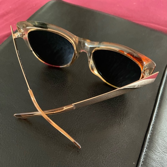 GUCCI ROSE GOLD SUNGLASSES - Picture 6 of 10